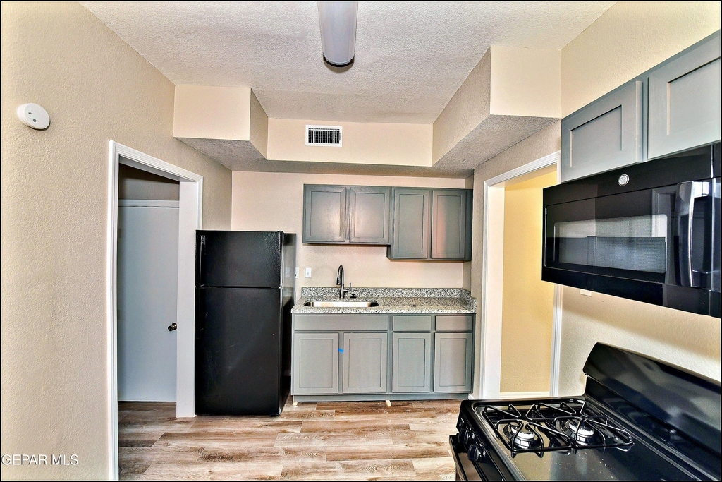 615 Arizona Avenue - Photo 14