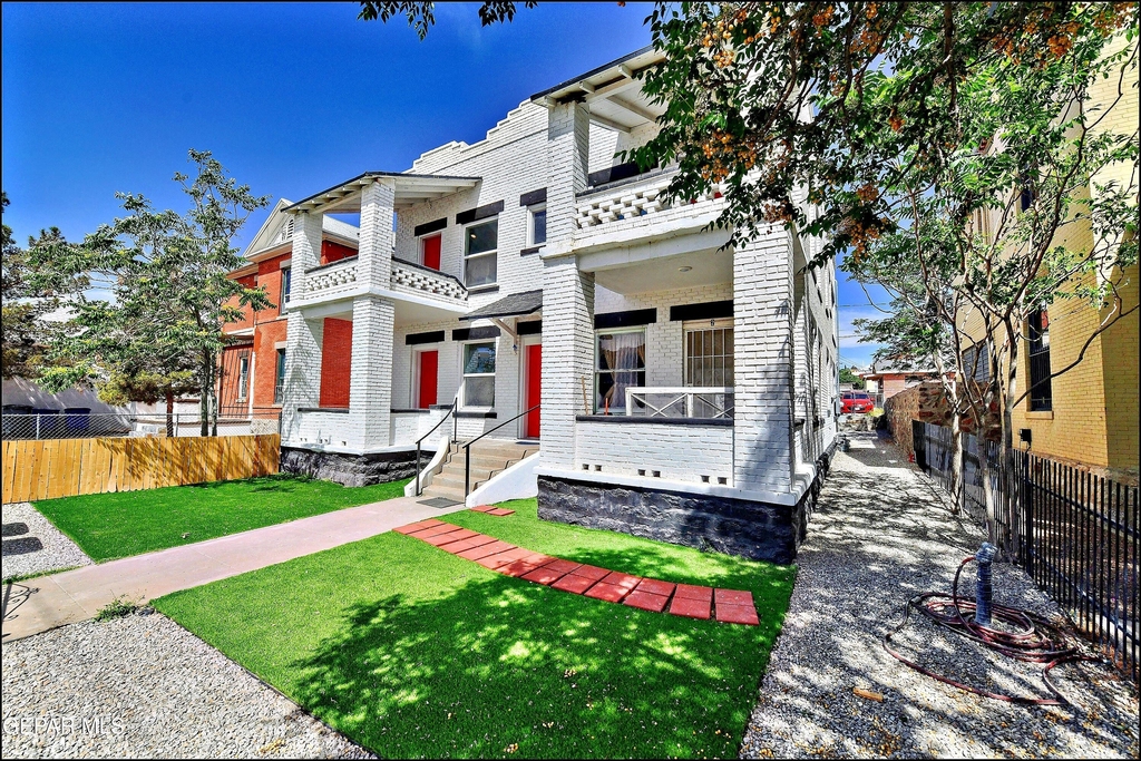 615 Arizona Avenue - Photo 1