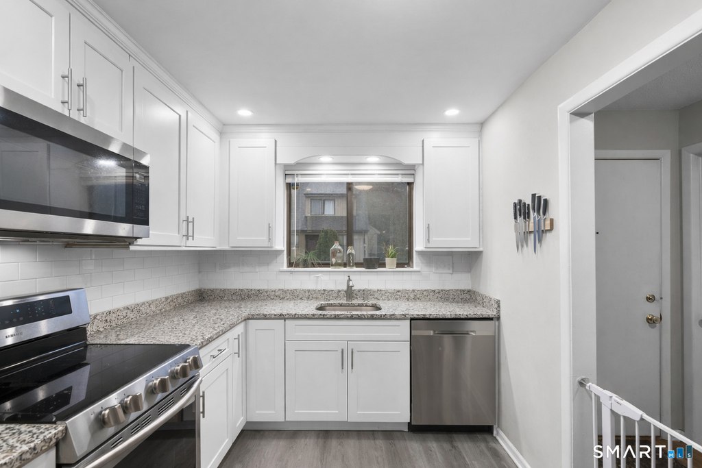 9 Avon Court - Photo 2