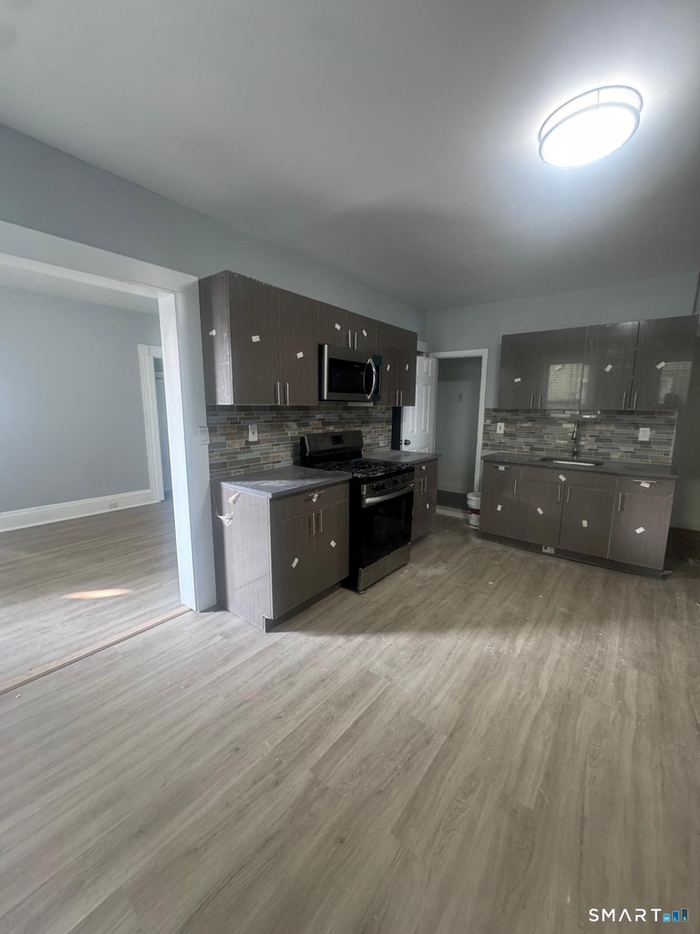 105 Caroline Street - Photo 3