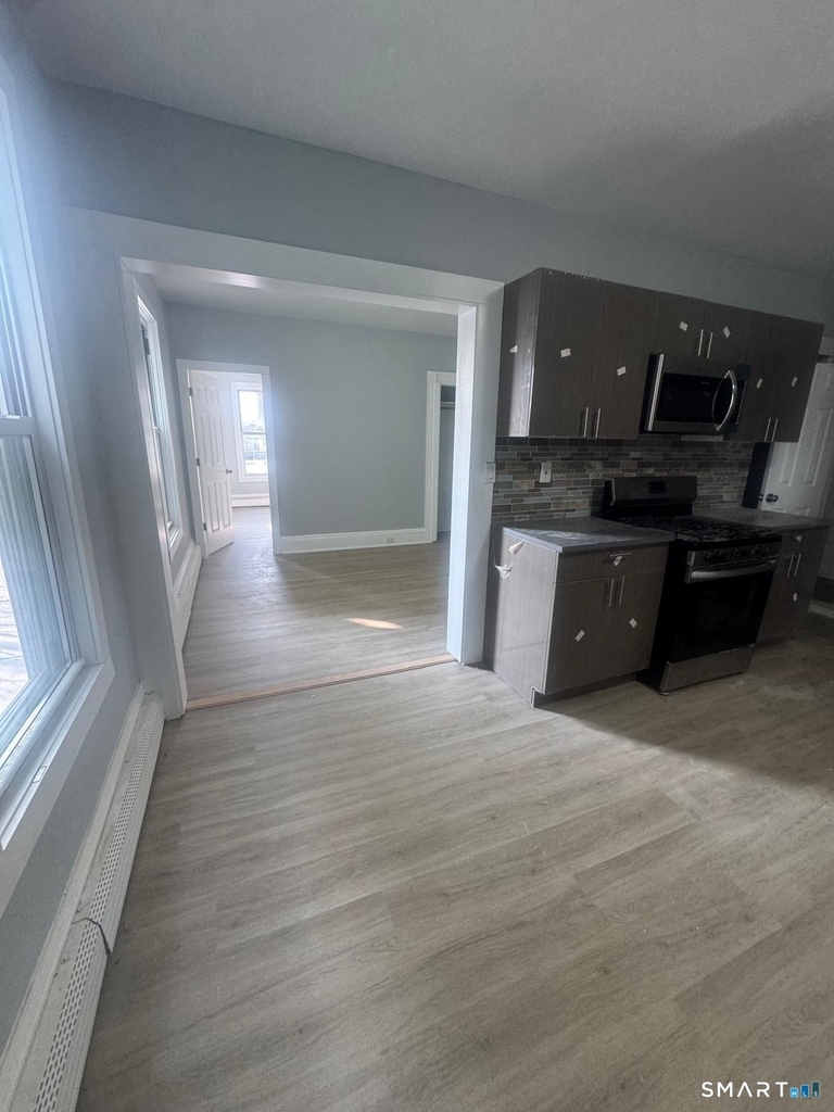 105 Caroline Street - Photo 2