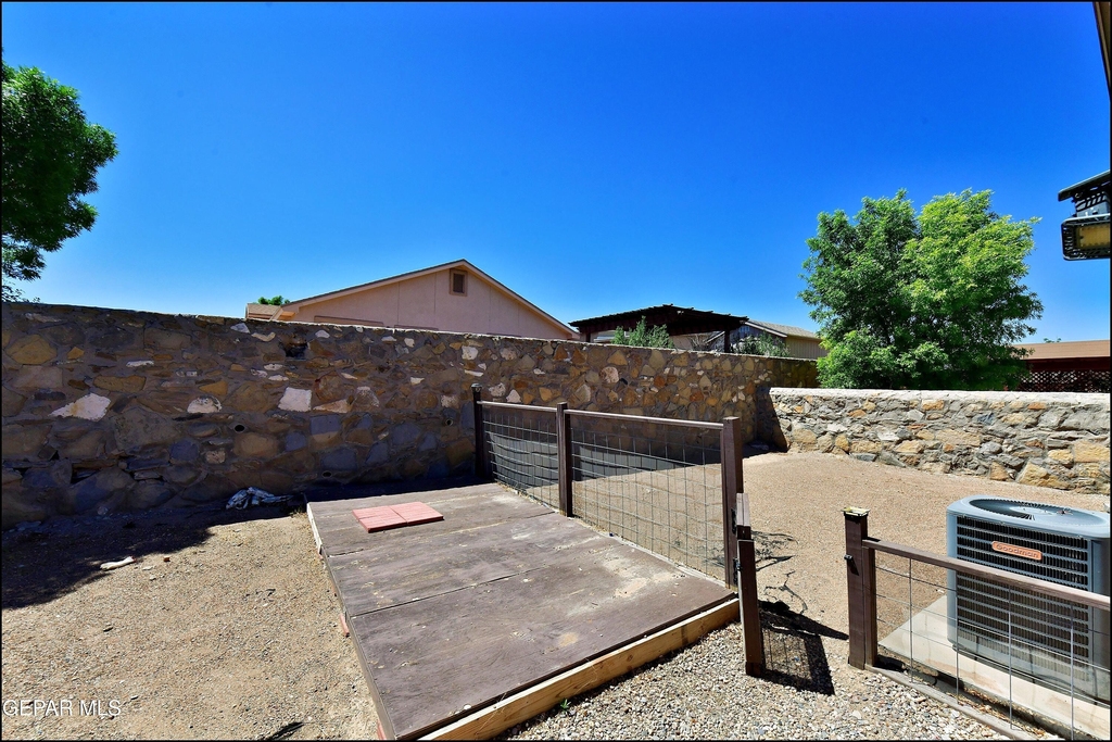12976 Enrique Gomez Drive - Photo 41