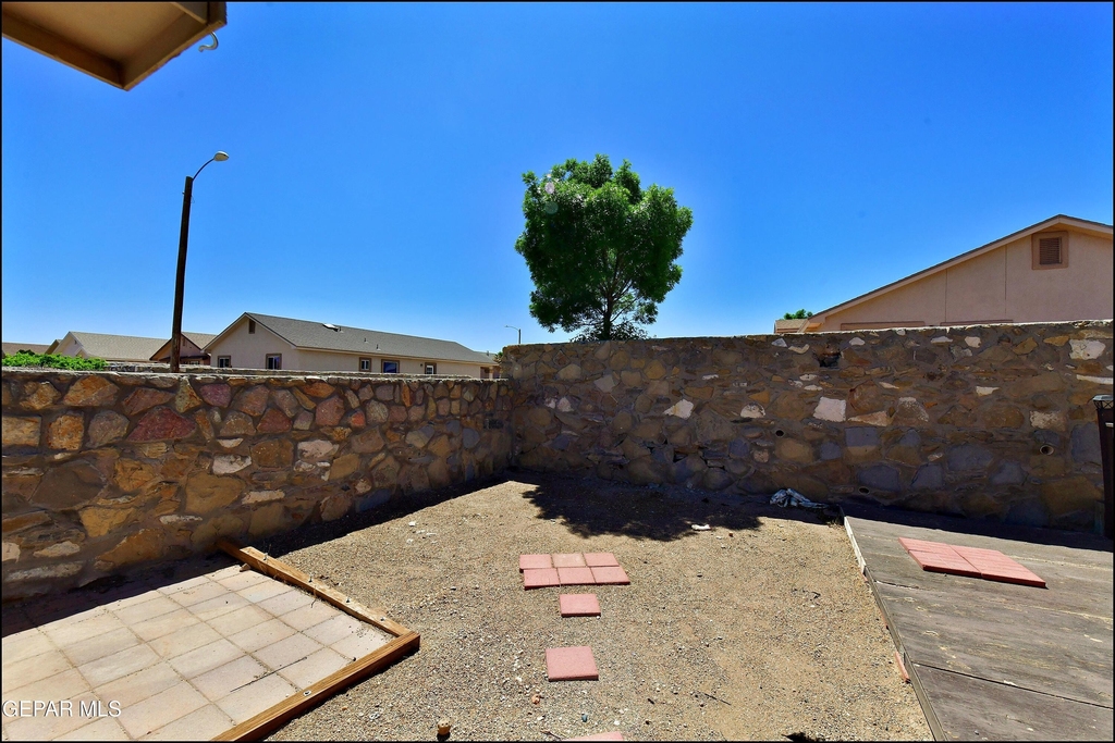 12976 Enrique Gomez Drive - Photo 40