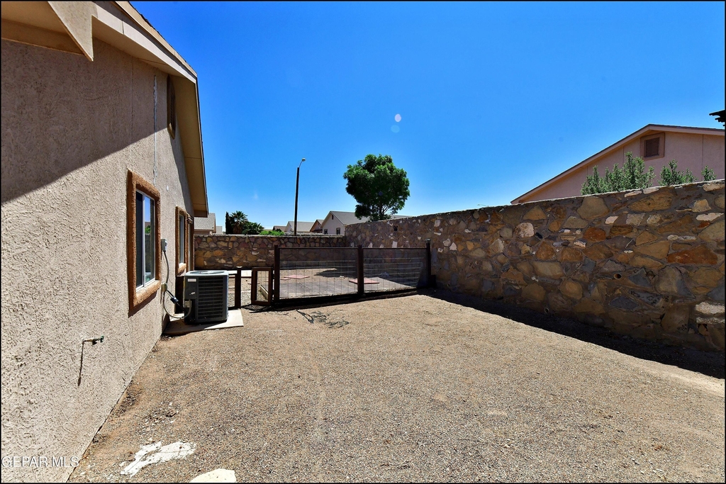 12976 Enrique Gomez Drive - Photo 42