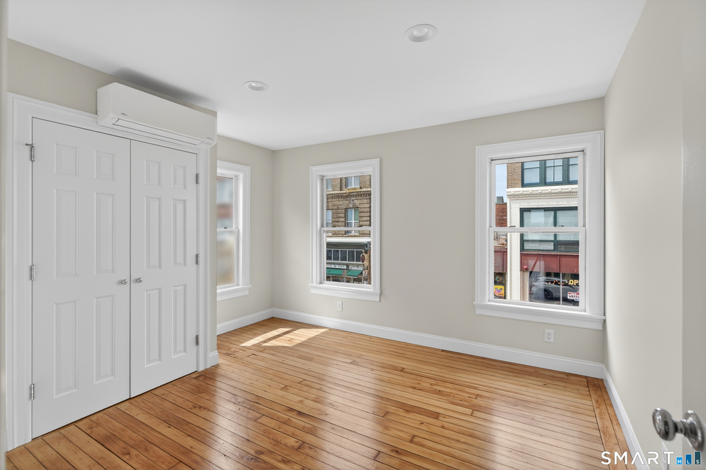 138 Bank Street - Photo 5