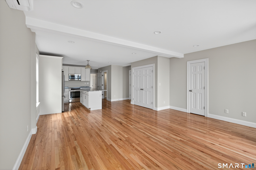 138 Bank Street - Photo 2