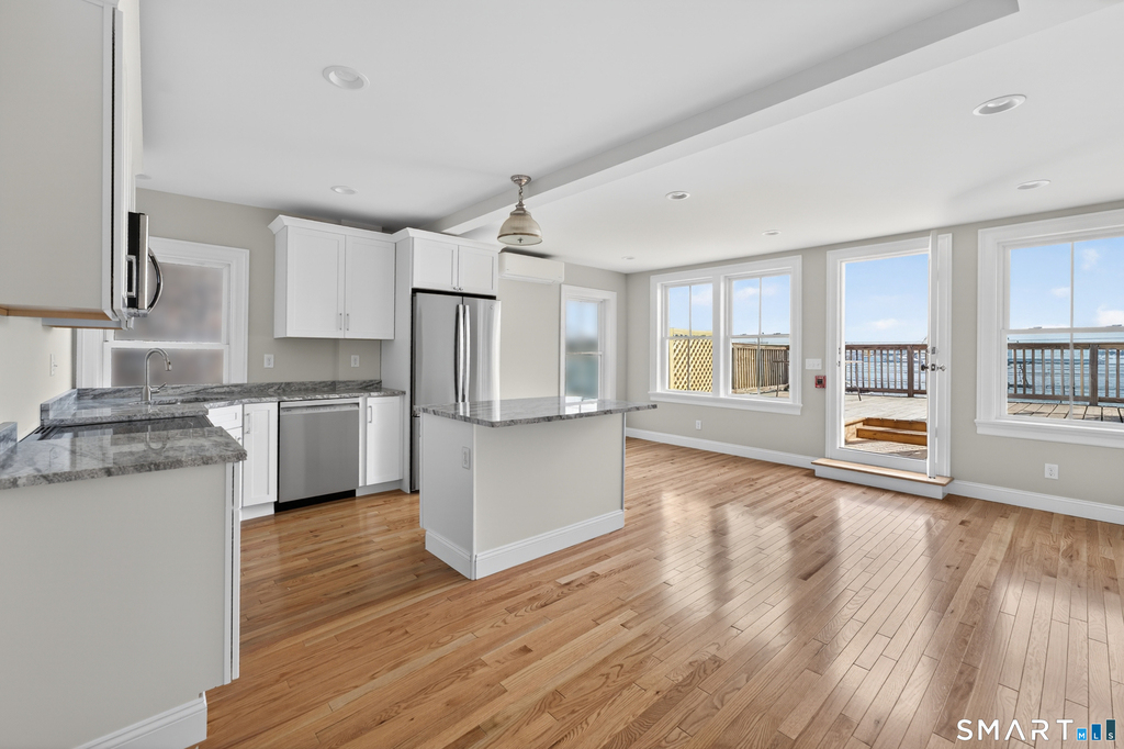 138 Bank Street - Photo 1