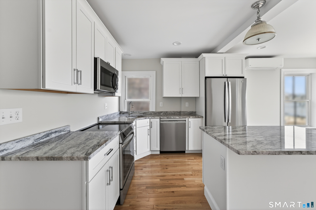 138 Bank Street - Photo 9