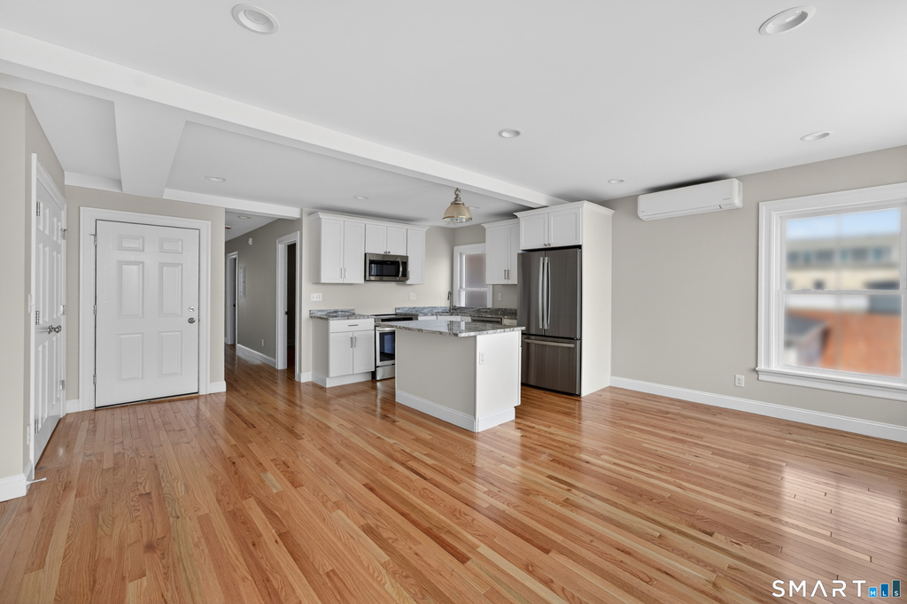 138 Bank Street - Photo 3