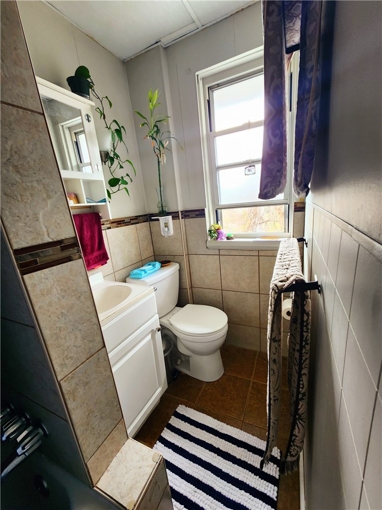 5850 Burchfield Ave - Photo 4