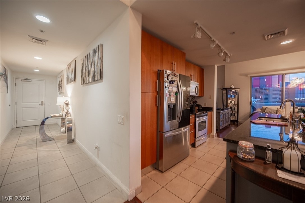 200 W Sahara Avenue - Photo 2