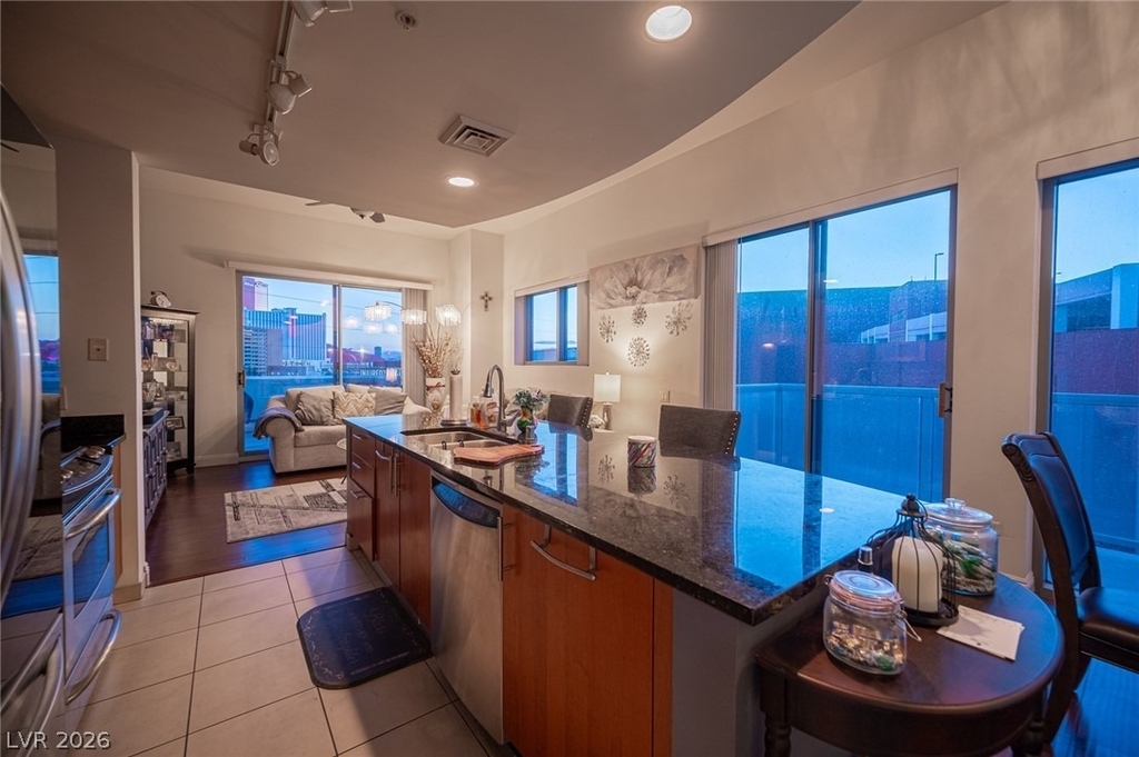 200 W Sahara Avenue - Photo 5