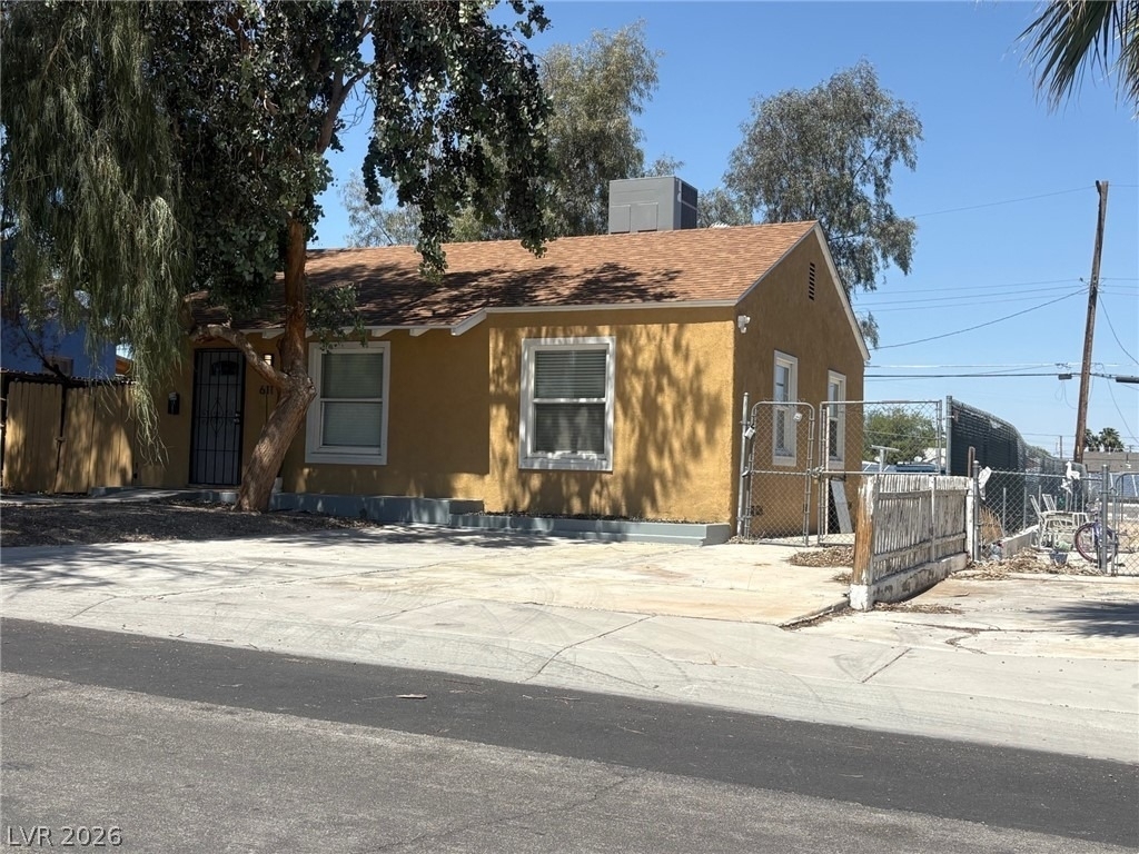 611 Bell Drive - Photo 0