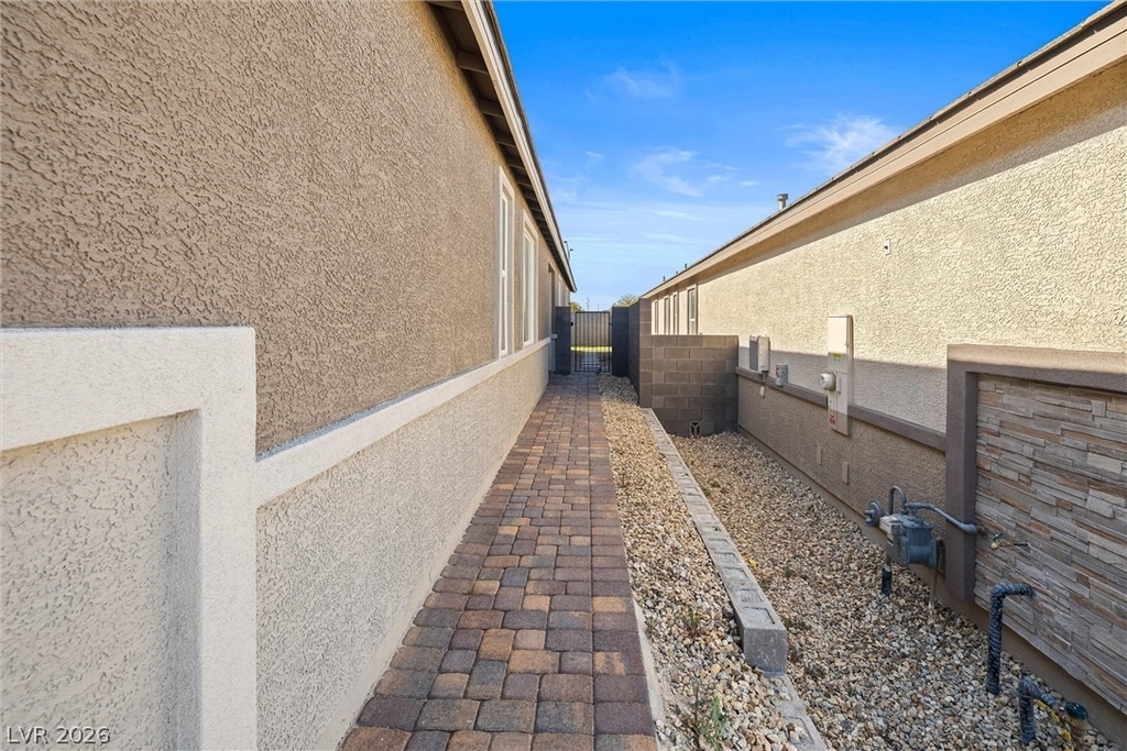 9446 Sequoia Ridge Avenue - Photo 3