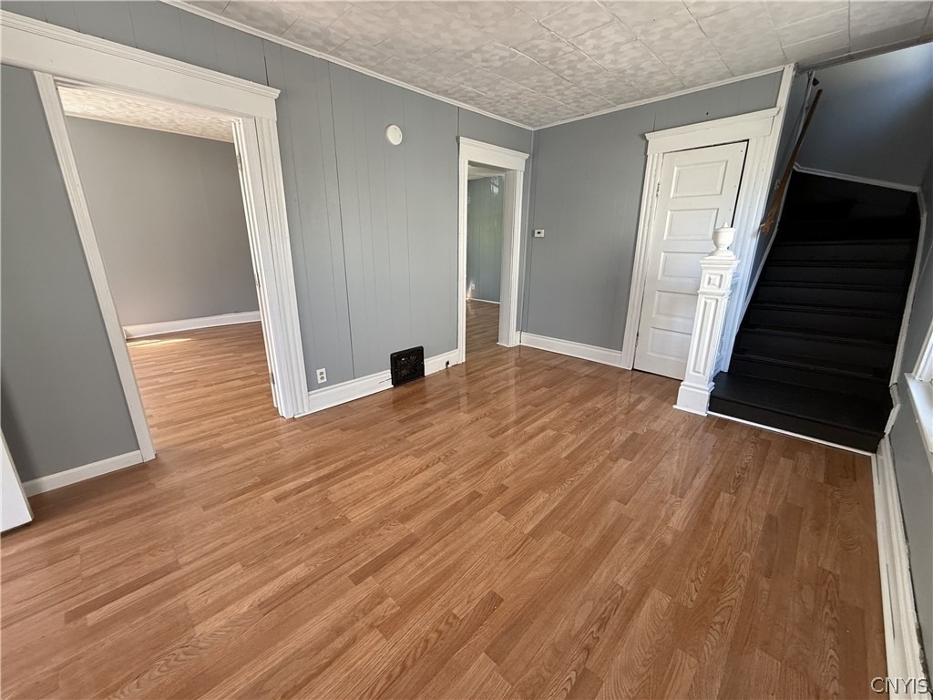 154 Seeley Avenue - Photo 2