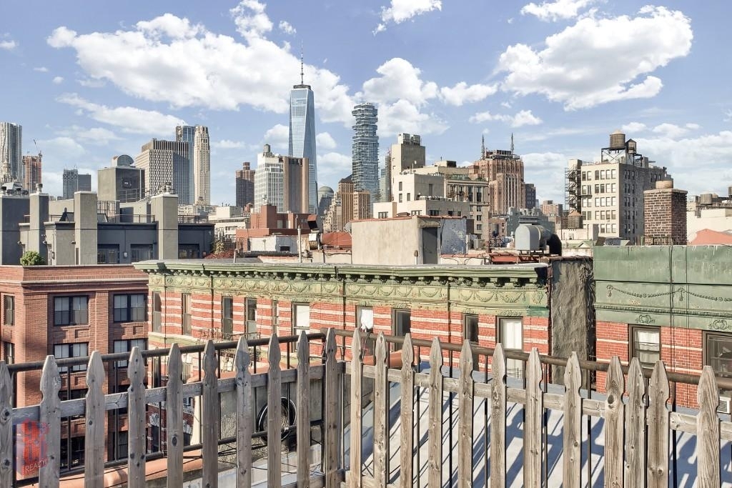 232 Elizabeth Street - Photo 1