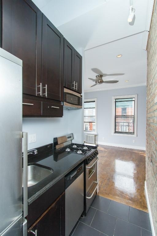 232 Elizabeth Street - Photo 2