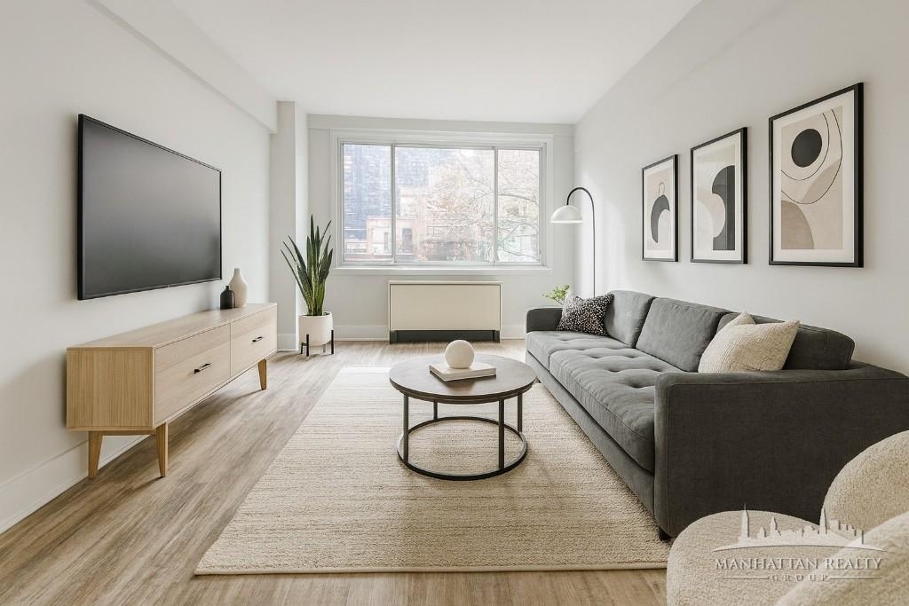 East 51st Street - Photo 0
