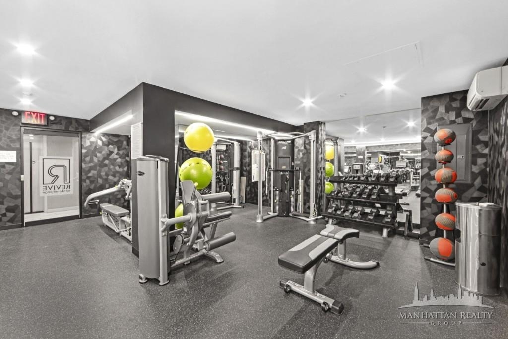 East 51st Street - Photo 4