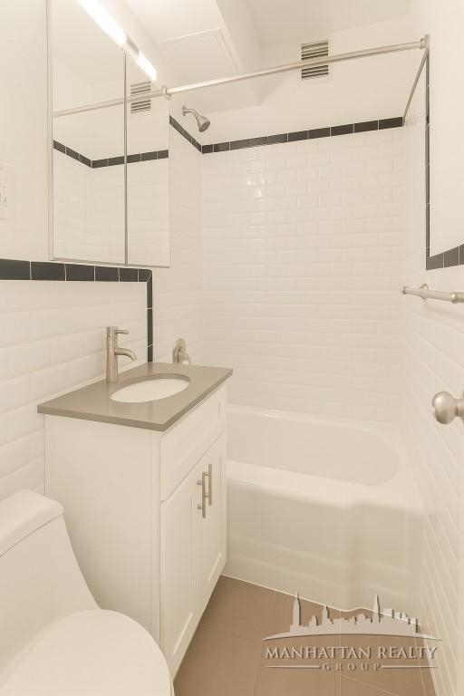 East 51st Street - Photo 3
