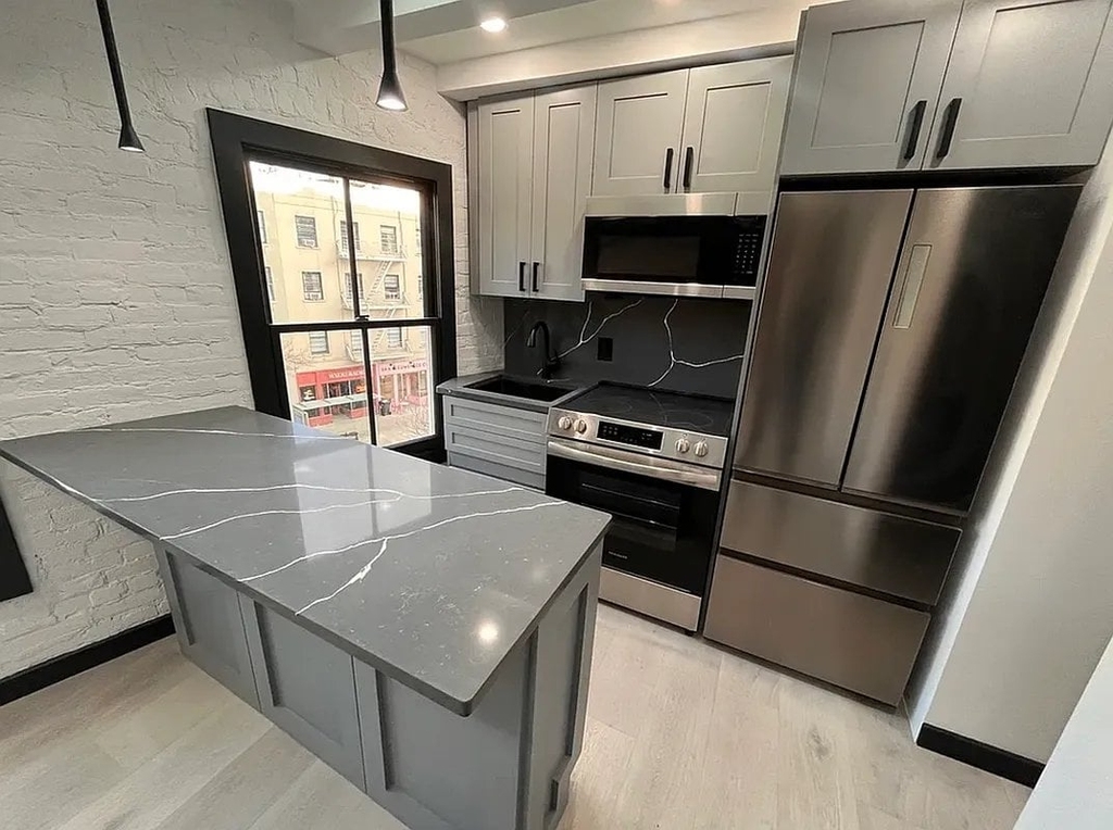 202 East 13th Street - Photo 3