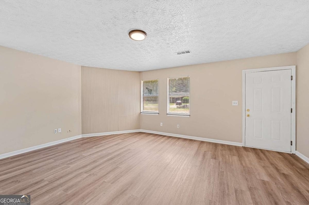 217 Tanglewood Drive - Photo 3