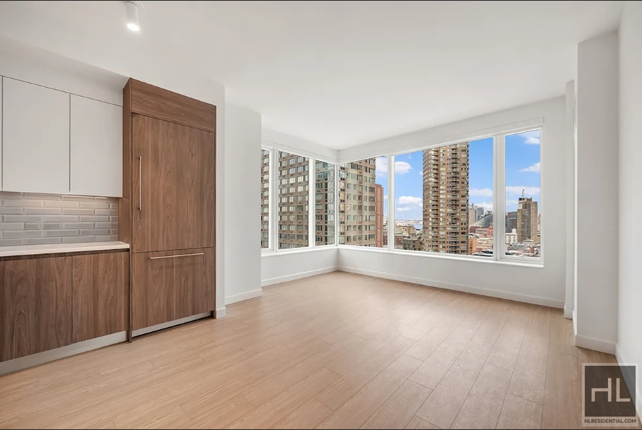 10th Avenue - Photo 1
