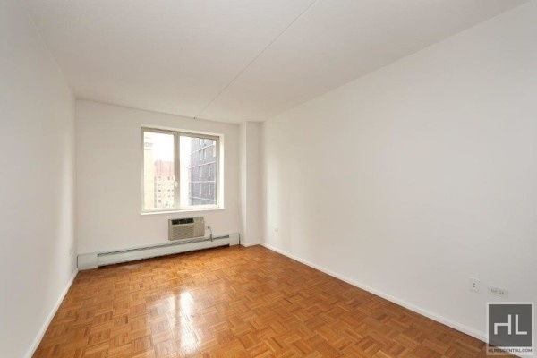 Worth Street - Photo 1