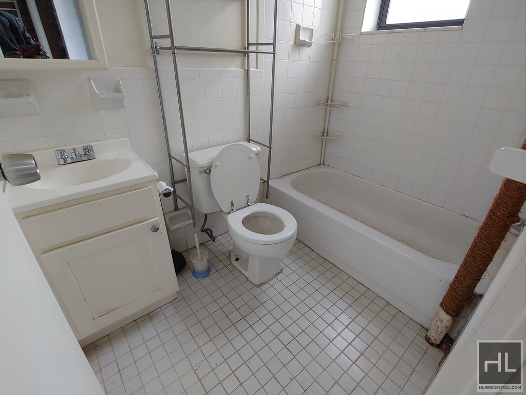 East 89th Street - Photo 2