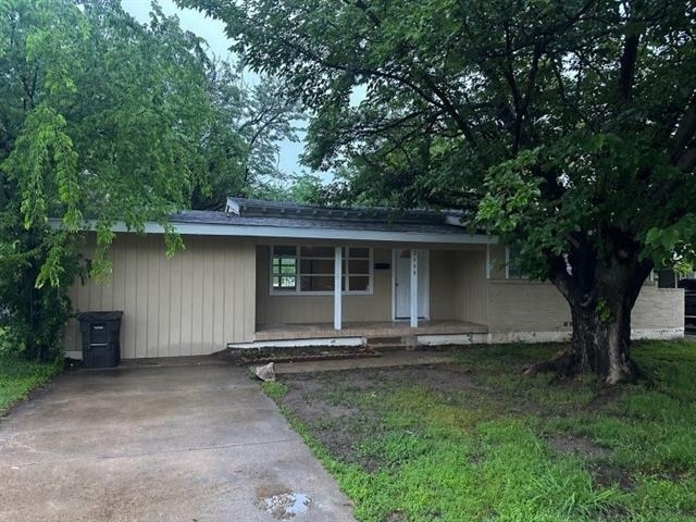 2908 Binyon Street - Photo 0