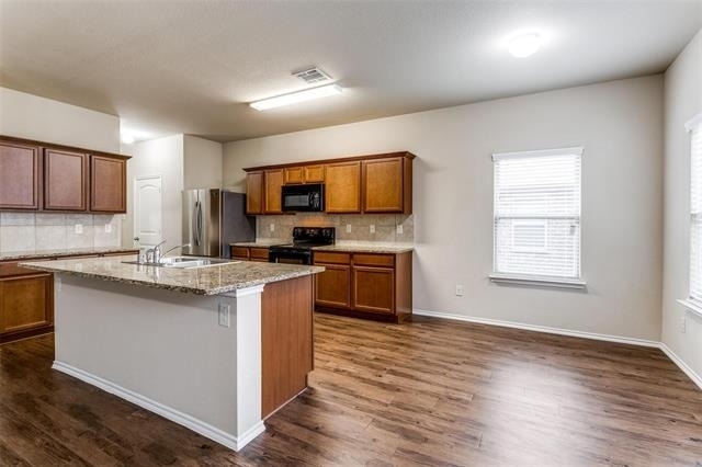 2903 Castlebend Drive - Photo 10