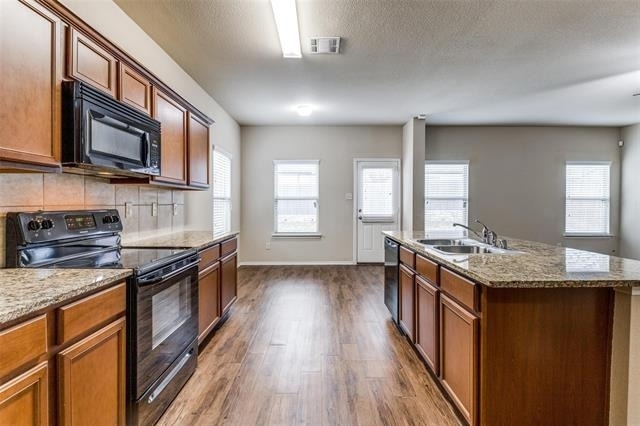 2903 Castlebend Drive - Photo 7
