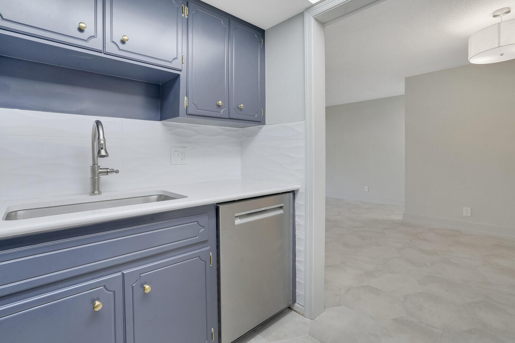 315 Venetian Drive - Photo 3