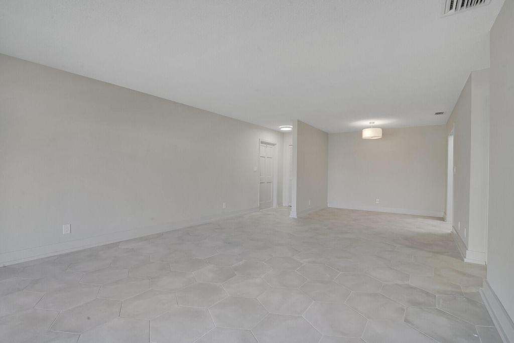 315 Venetian Drive - Photo 9