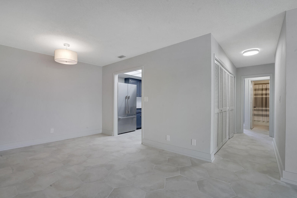 315 Venetian Drive - Photo 7