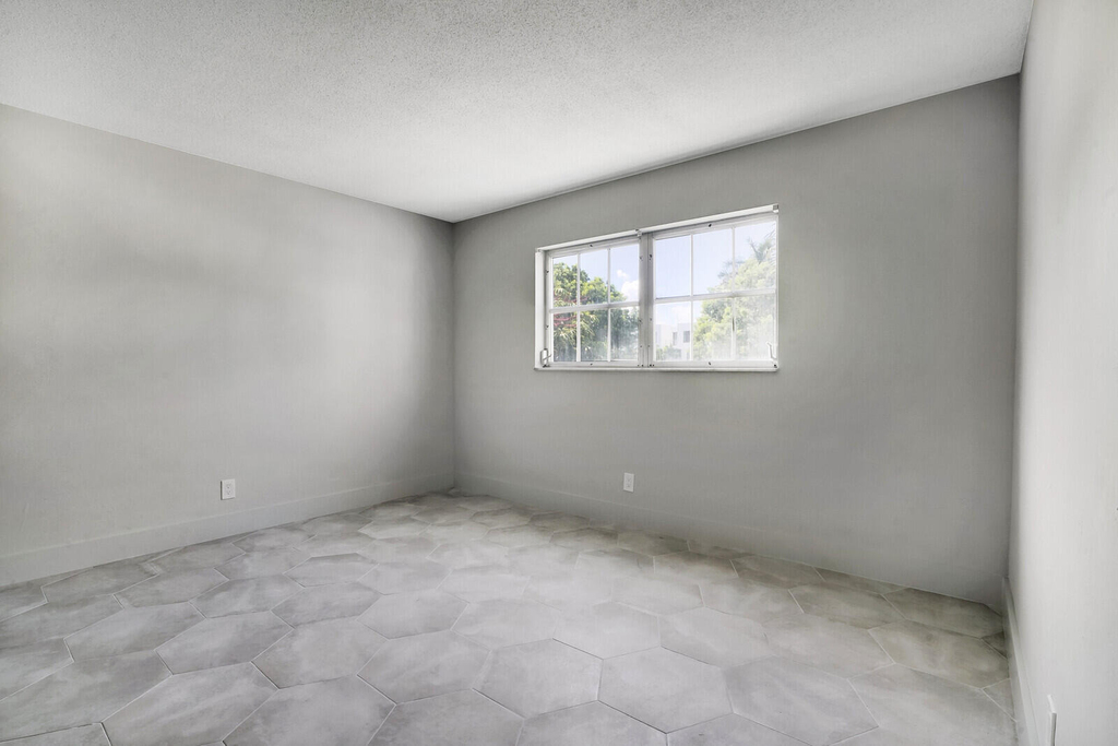 315 Venetian Drive - Photo 16