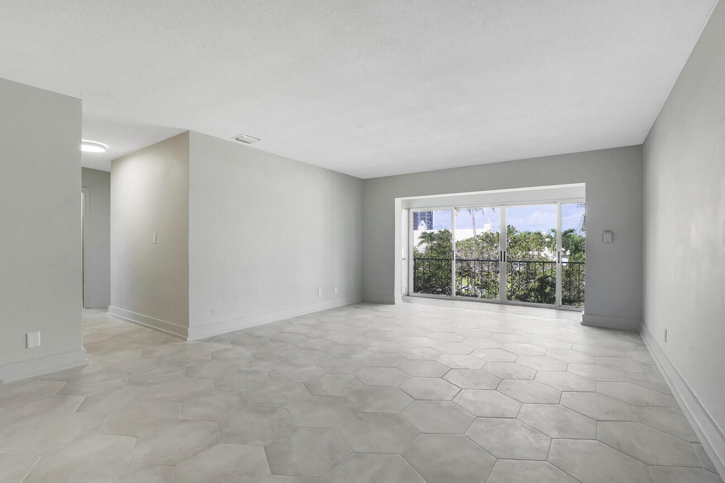 315 Venetian Drive - Photo 5