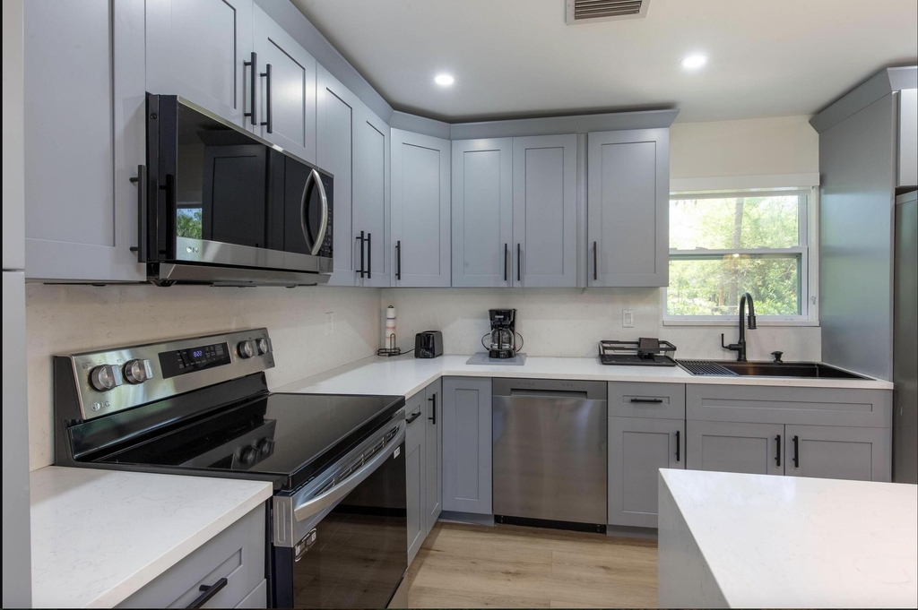 16932 W Aintree Drive W - Photo 8