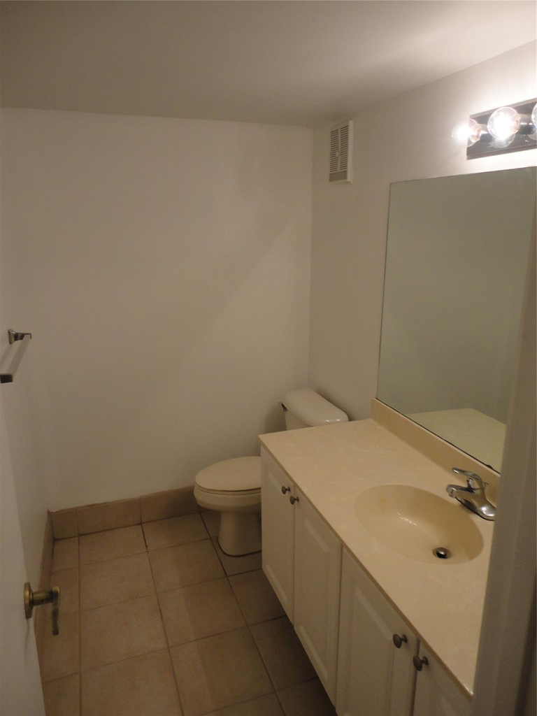 731 N Pine Island Road - Photo 4