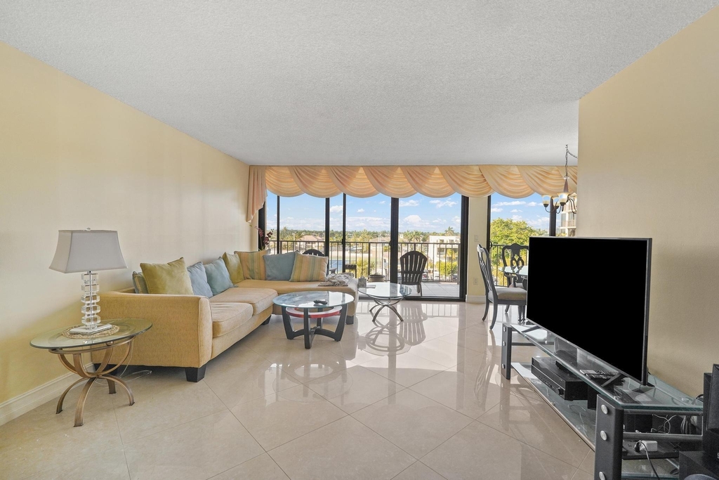 859 Jeffery Street - Photo 10