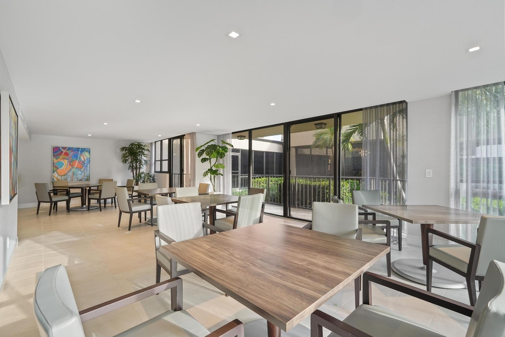 859 Jeffery Street - Photo 17
