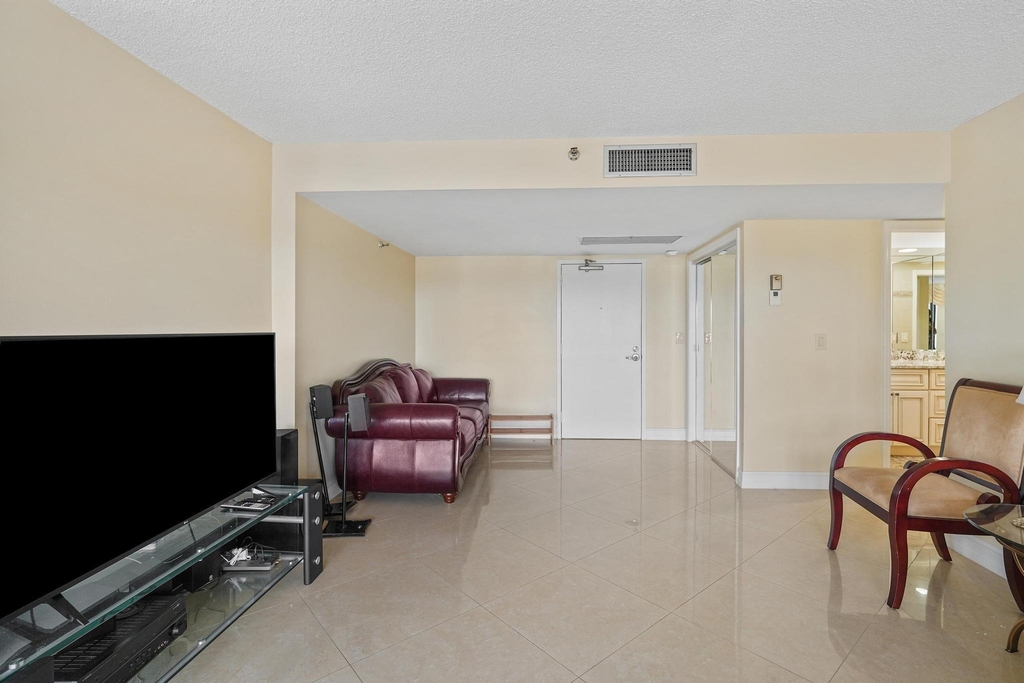859 Jeffery Street - Photo 8