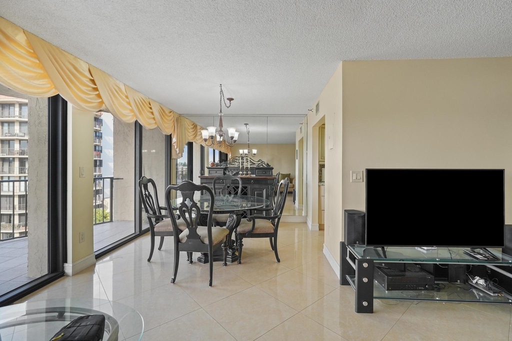 859 Jeffery Street - Photo 9