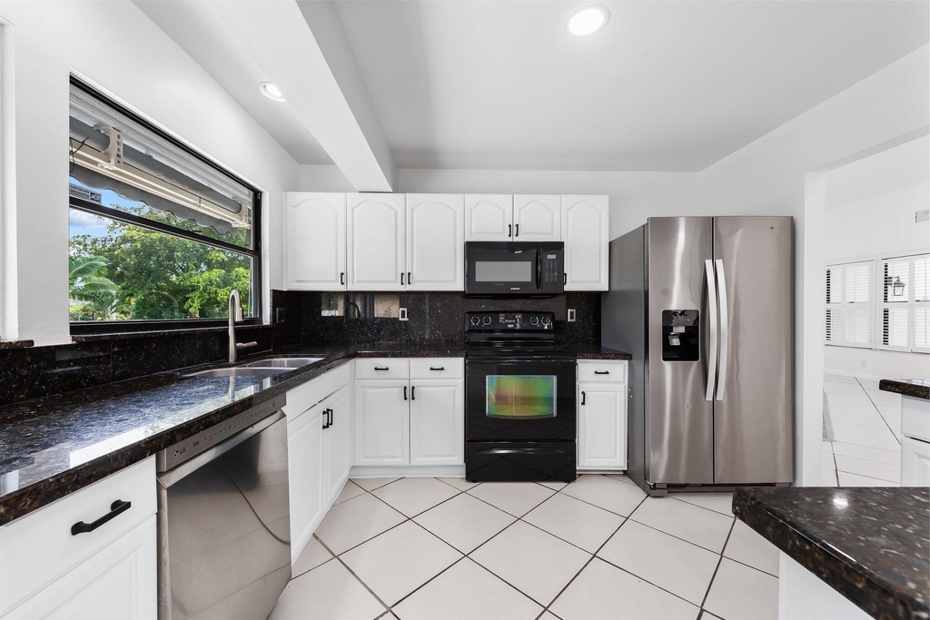 9718 Lancaster Place - Photo 4