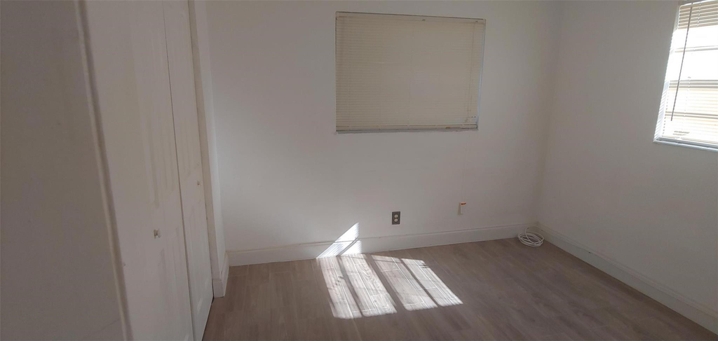 3860 Nw 8th Place - Photo 5