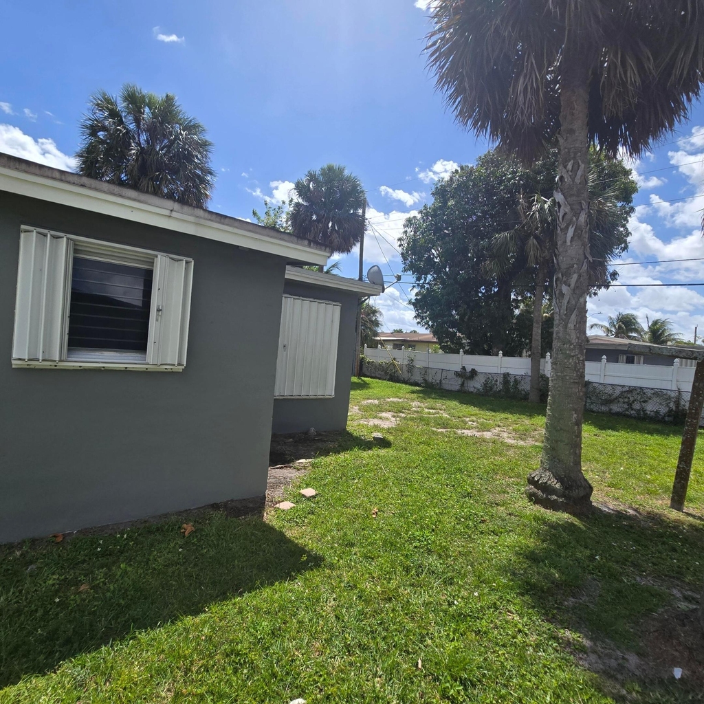 3860 Nw 8th Place - Photo 1