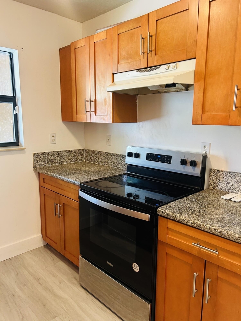 844 Nw 3rd Avenue - Photo 10