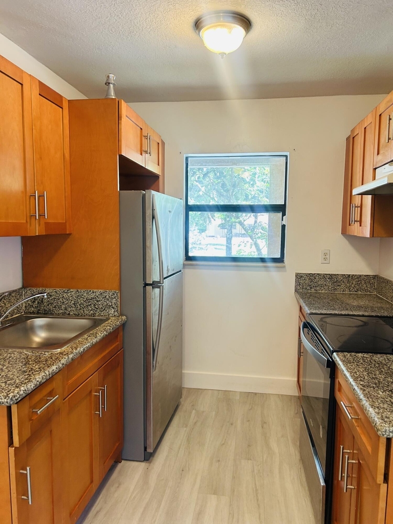 844 Nw 3rd Avenue - Photo 9