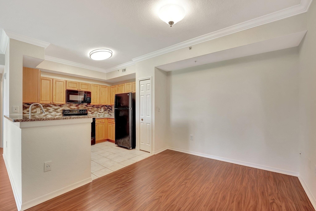 15055 Michelangelo Boulevard - Photo 2