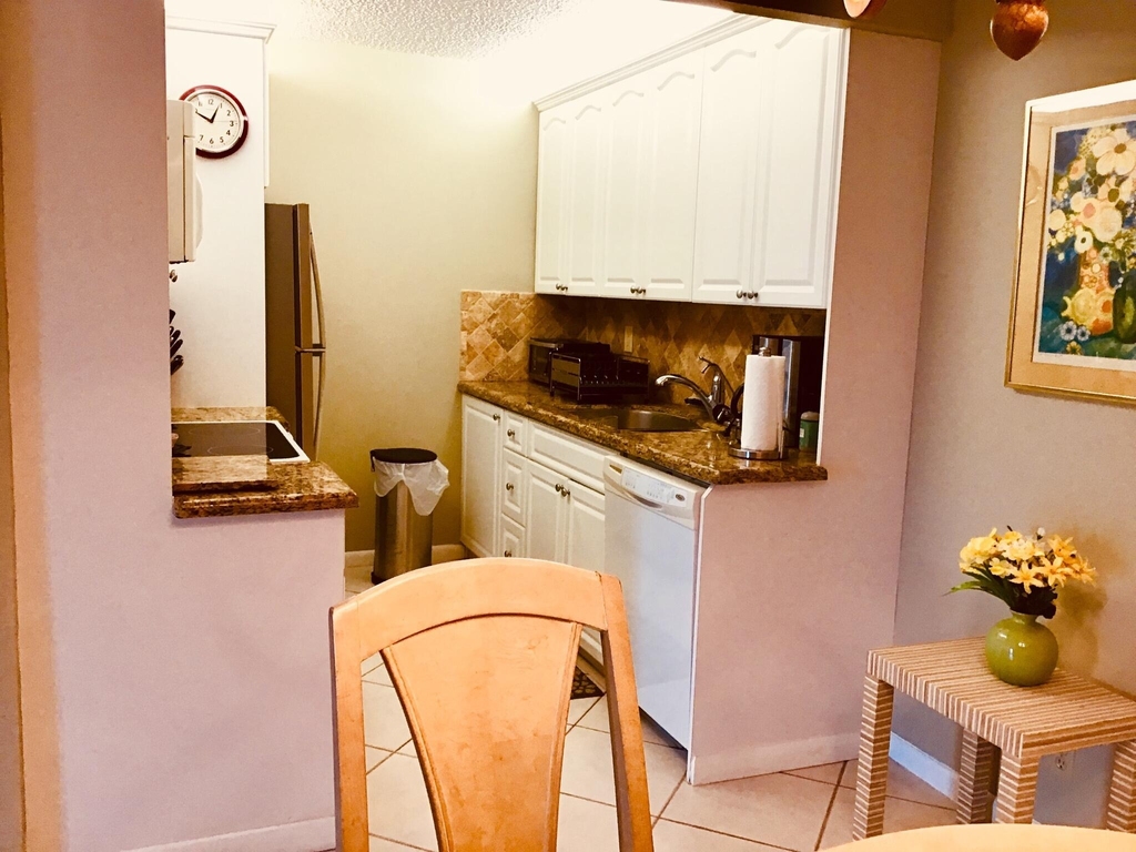 4008 Cornwall A - Photo 1